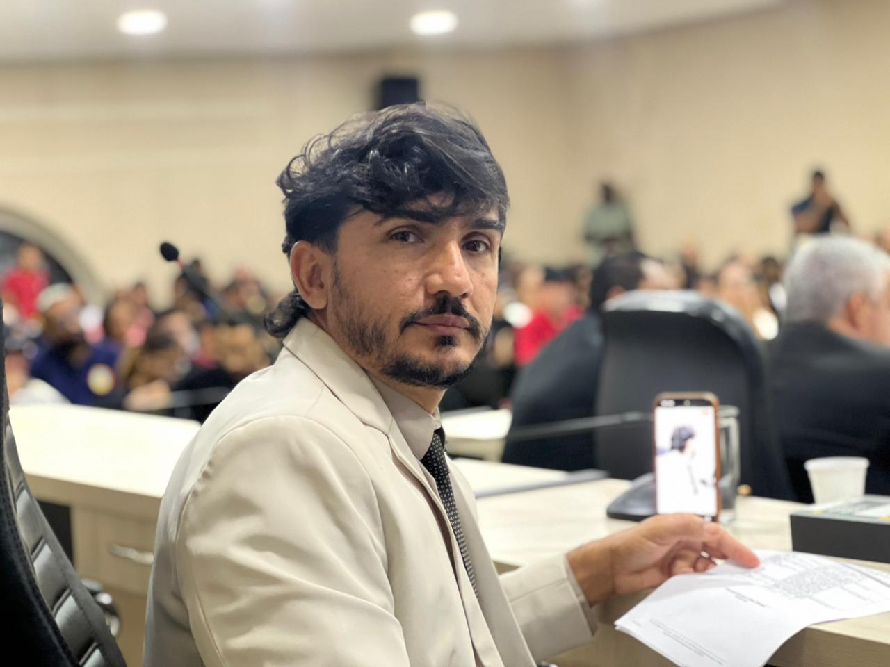 Aroldo Brito defende programa de acompanhamento psicológico para vítimas das chuvas