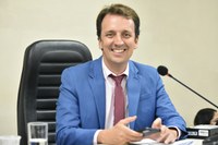 Budega sugere dispositivo elétrico para evitar excesso de fios na cidade