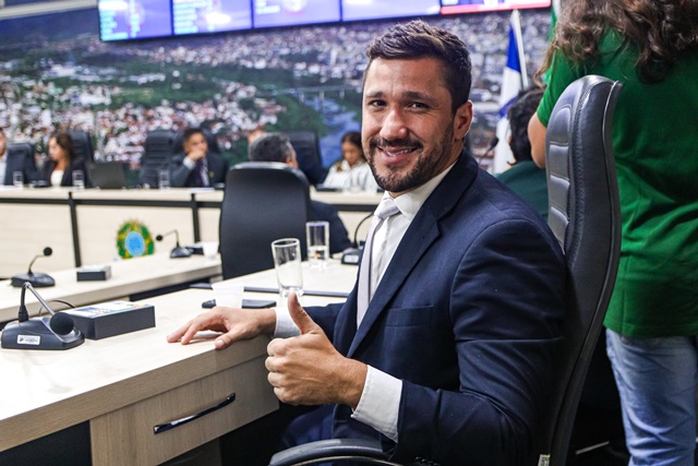 Bui Bulhões solicita construção de novos prédios escolares em Florestal e Barragem da Pedra