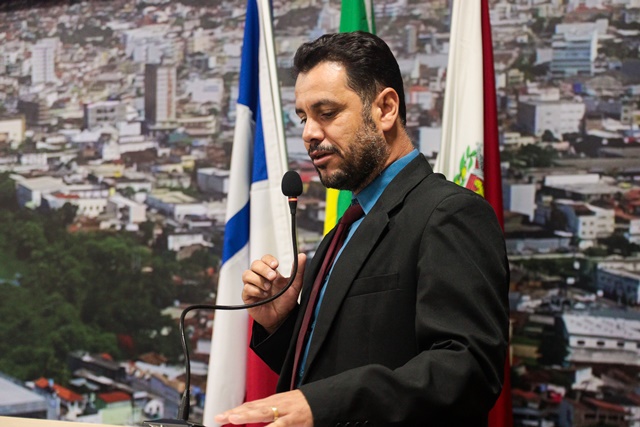 Câmara de Jequié aprova PL de autoria do vereador Colorido que declara o Doce Mel como Utilidade Pública Municipal