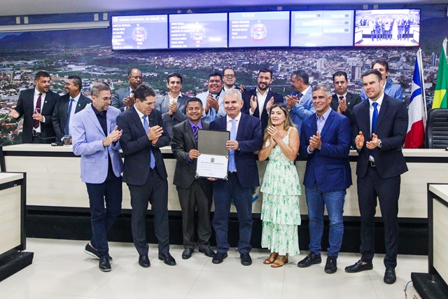 Câmara de Jequié concede Título de Cidadão Jequieense ao senador Ângelo Coronel