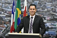 Colorido cobra restauração da Avenida Otávio Mangabeira
