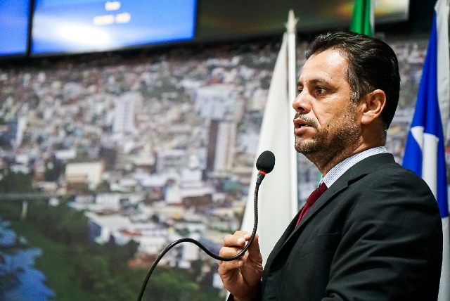 Colorido propõe a reforma geral da praça localizada no Parque do Sol