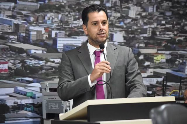 Colorido reivindica reforma da Praça da Cidade Nova