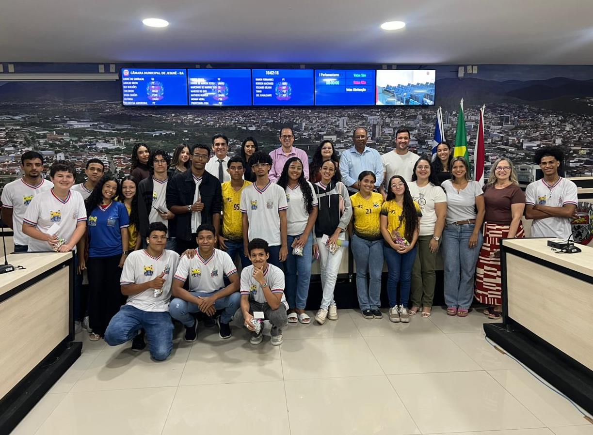 Estudantes participam de roda de conversa com vereadores de Jequié