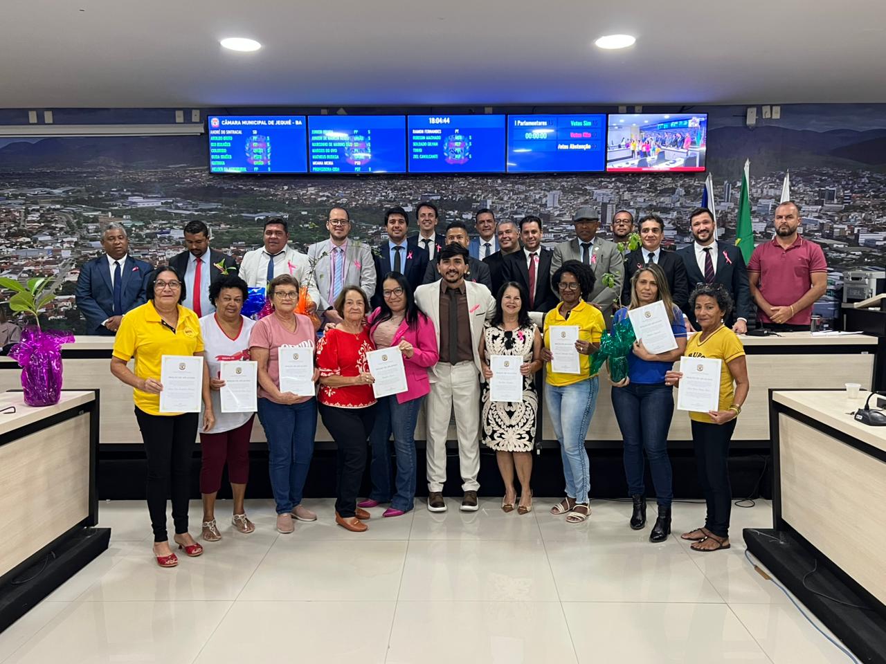 Grupos de Idosos são homenageados pela Câmara por iniciativa da Professora Cida e de Aroldo Brito