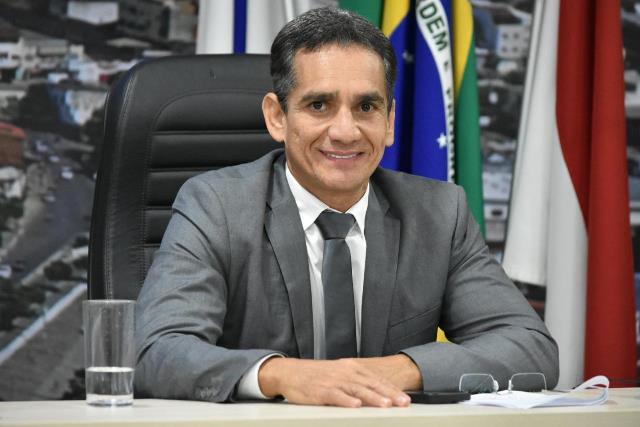 Gutinha propõe revitalização total da ‘Praça dos Caçambeiros’