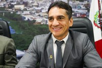 Gutinha reforça pedido para conclusão da rede de esgoto e concretagem da avenida principal do Baixão