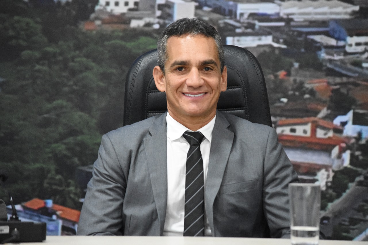 Gutinha reivindica iluminação do campo de futebol de Barra Avenida