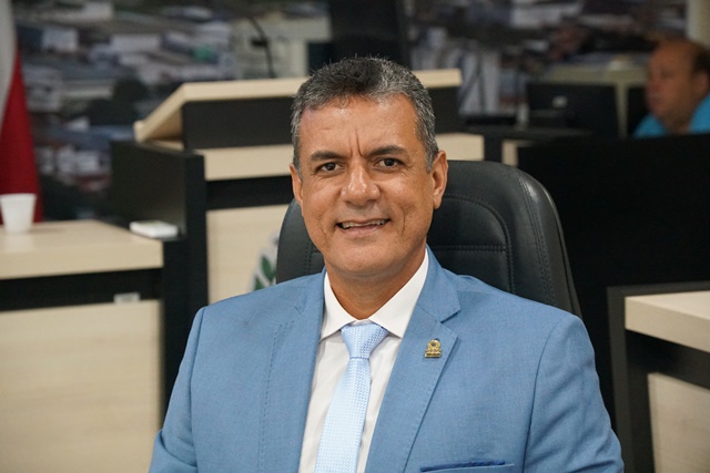 Helder da Agrorural propõe construção de uma creche no bairro Km 04