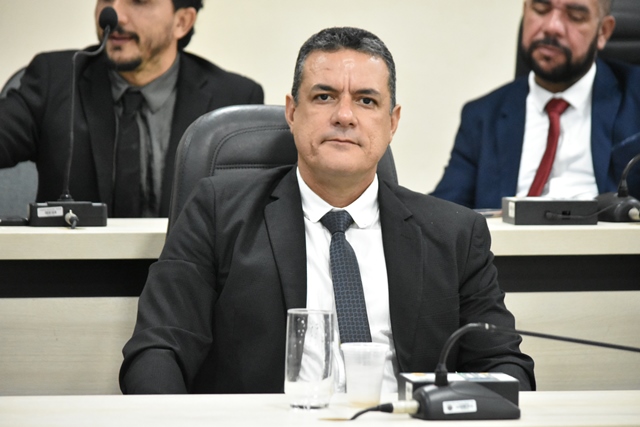 Helder solicita implantação de unidade da Central de Cursos em Itajuru e Campo Largo