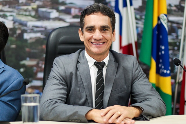 Jason da Silva Carvalho é homenageado pelo vereador Gutinha com o Titulo de Cidadão Jequieense