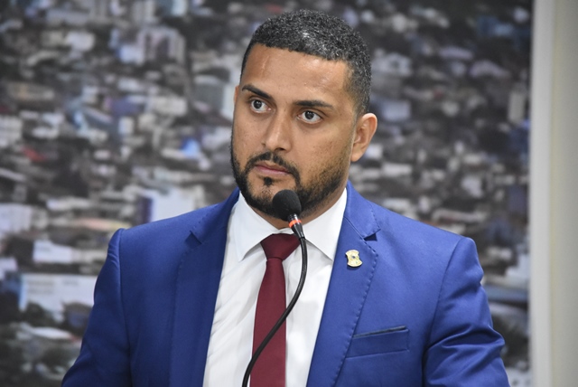 João Paulo propõe implantação de escola de idiomas com cursos gratuitos para alunos da rede municipal