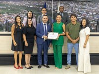 Juíza Direito Monique Ribeiro de Carvalho Gomes é agraciada com o Título de Cidadã Jequieense por iniciativa do vereador Walmiral Marinho