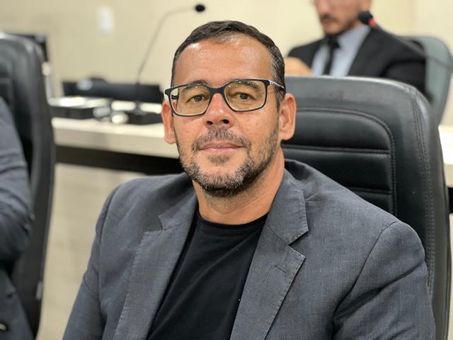 Junior de Marcia de Xexeu defende pavimentação de ruas dos loteamentos Ipanema e Beija-Flor