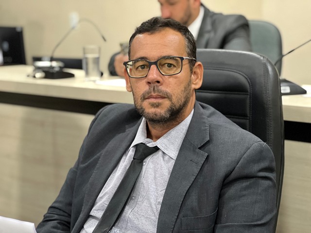 Junior de Marcia de Xexeu reivindica campo de futebol com grama sintética para o Assentamento Santa Cruz