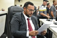 Junior de Marcia de Xexeu reivindica expansão da iluminação pública na região do Algarobas