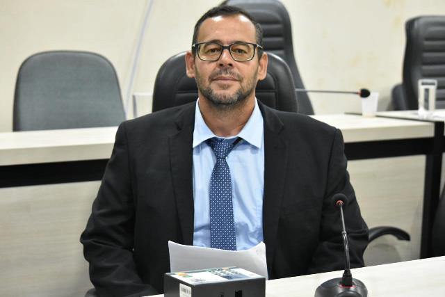 Junior de Marcia de Xexeu solicita pavimentação asfáltica de ruas do Curral Novo