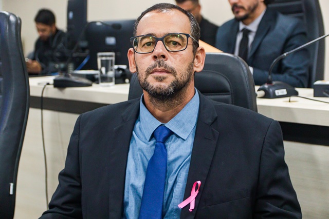 Júnior de Márcia de Xexéu solicitou ampliação de atendimentos com neuropediatras em Jequié