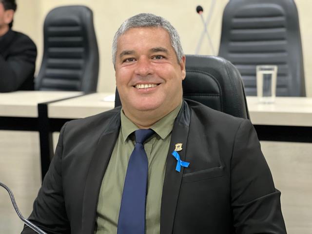 Marcinho cobra recapeamento asfáltico das ruas do Amaralina
