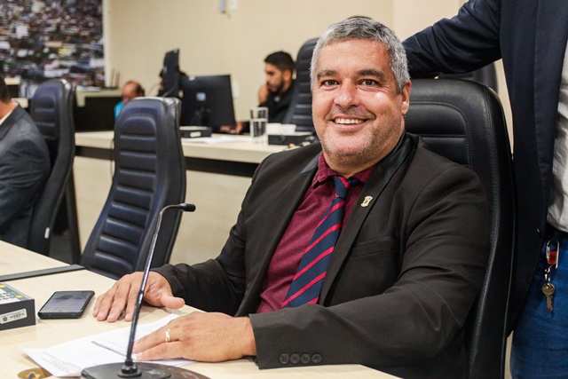 Marcinho solicita cobertura nos pontos de táxi das Praças da Bandeira/GBarbosa e Rui Barbosa