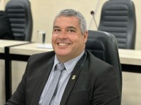 Marcinho volta a solicitar refletores, alambrado e reforma do vestiário do campo do Mutirão