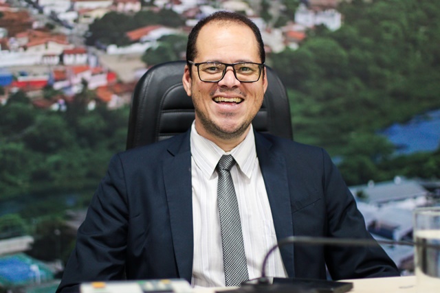 Marcos do Ovo defende reforma de quadra esportiva da Cidade Nova