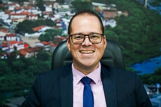 Marcos do Ovo solicita academia ao ar livre e reforma do canteiro central da Av. das Mutucas