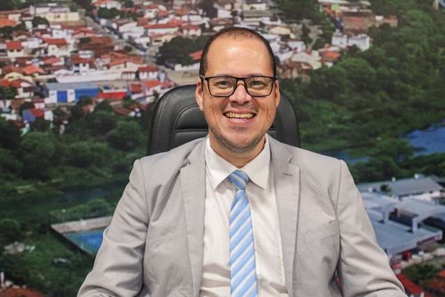 Marcos do Ovo solicita asfaltamento de ruas da Urbis