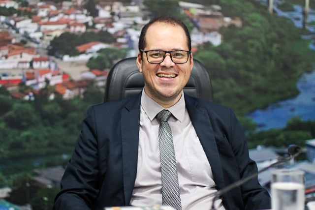 Marcos do Ovo solicita asfaltamento de vias localizadas no Parque das Algarobas