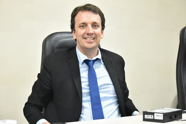 Matheus Budega propõe gratuidade no transporte público local para os estudantes do município