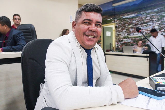 Padronização de barracas na Avenida Tote Lomanto é solicitada pelo vereador Ziel Cavalcante