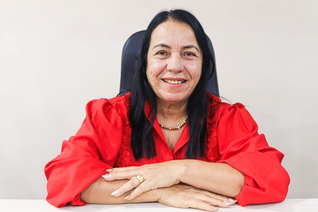 Professora Cida destaca força e conquistas femininas em Moção pelo Dia da Mulher