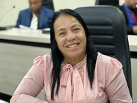 Professora Cida propõe converter em Pecúnia períodos de licença prêmio não usufruídos dos servidores da educação