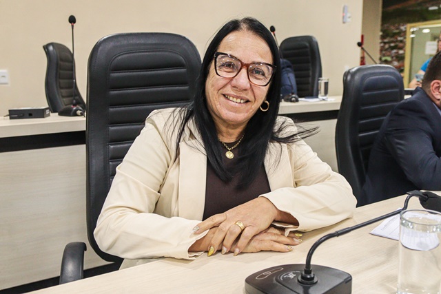 Professora Cida propõe implantação do programa Menor Aprendiz voltado para alunos do 9º Ano