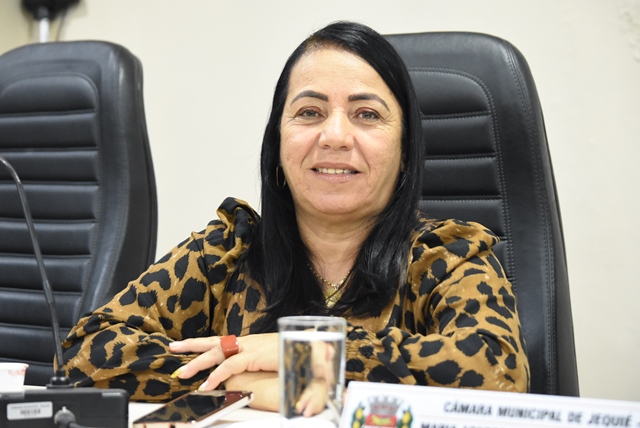 Professora Cida quer converter em Pecúnia, os períodos de Licença Prêmio não usufruídos dos servidores da Educação