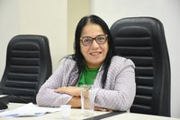 Professora Cida quer energia solar na sede da Associação de Mulheres do Flor da Terra