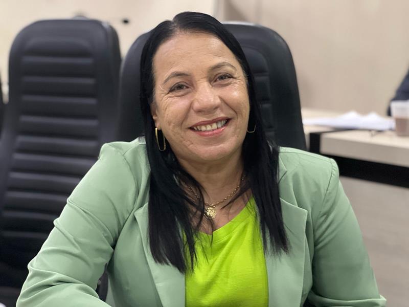 Professora Cida solicita reabertura do Posto da Policia Militar de Florestal