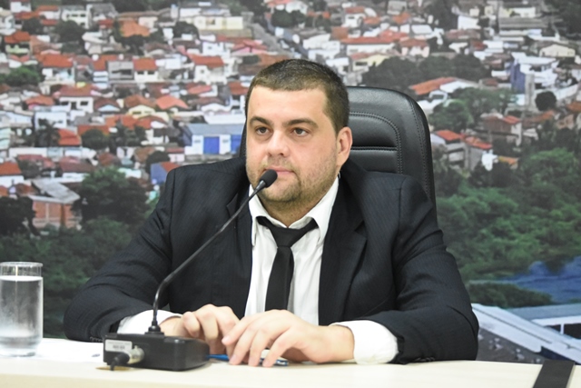 Ramon Fernandes defende asfaltamento do entorno do Cemitério São Sebastião no Curral Novo