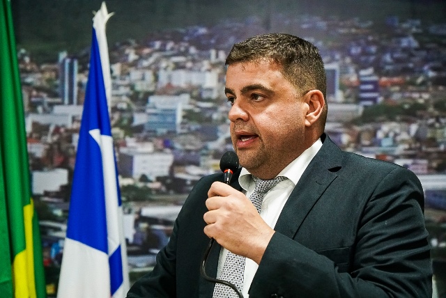 Ramon Fernandes propõe bolsas de estudo para estudantes oriundos da rede pública municipal de ensino