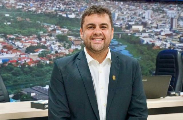 Ramon Fernandes retoma debate sobre doação de cães e gatos