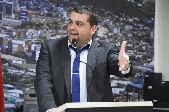 Ramon Fernandes solicita construção de muro no Posto de Saúde de Itaibó