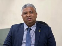 Robson Machado pede reforma da quadra poliesportiva na Av. Vavá Lomanto