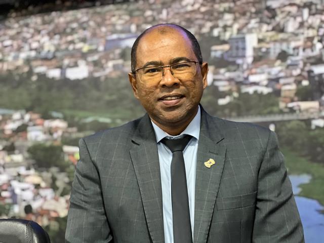 Soldado Gilvan apresenta Moção de Aplausos a recém-promovida Tenente Coronel Aline Vidal