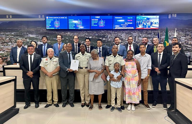 Soldado Gilvan homenageia SubTenente PM Carla Christiane Oliveira Meneses pelos bons serviços prestados à população