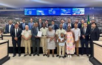 Soldado Gilvan homenageia SubTenente PM Carla Christiane Oliveira Meneses pelos bons serviços prestados à população