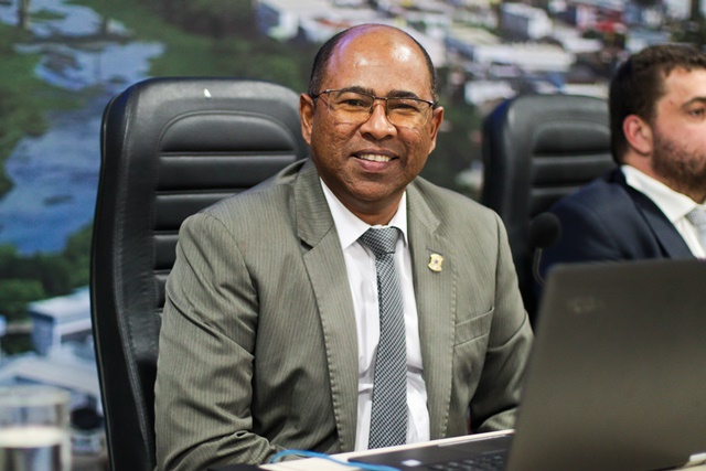 Soldado Gilvan solicita asfaltamento de ruas no loteamento Tropical