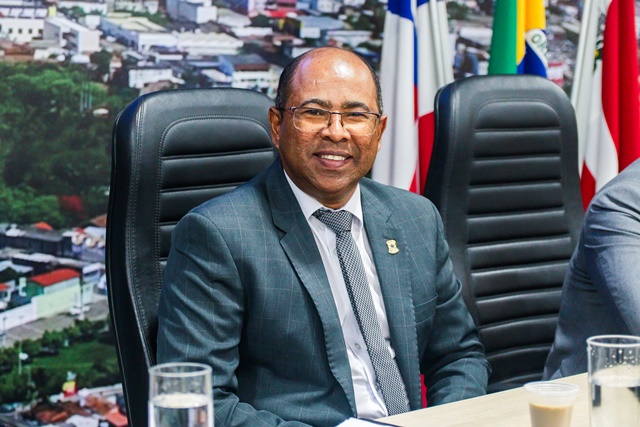 Soldado Gilvan solicita praça entre a Av. Radial e Av. E, no Jardim Tropical