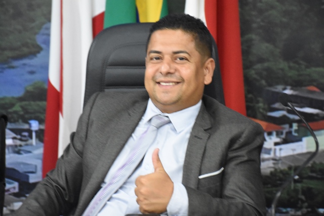 Tinho cobra ampliação das redes de água e de esgoto em vias da região da Vovó Camila