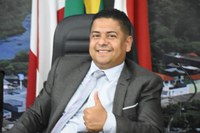 Tinho cobra ampliação das redes de água e de esgoto em vias da região da Vovó Camila